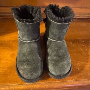 UGG Mini Bailey Bow, size 1
